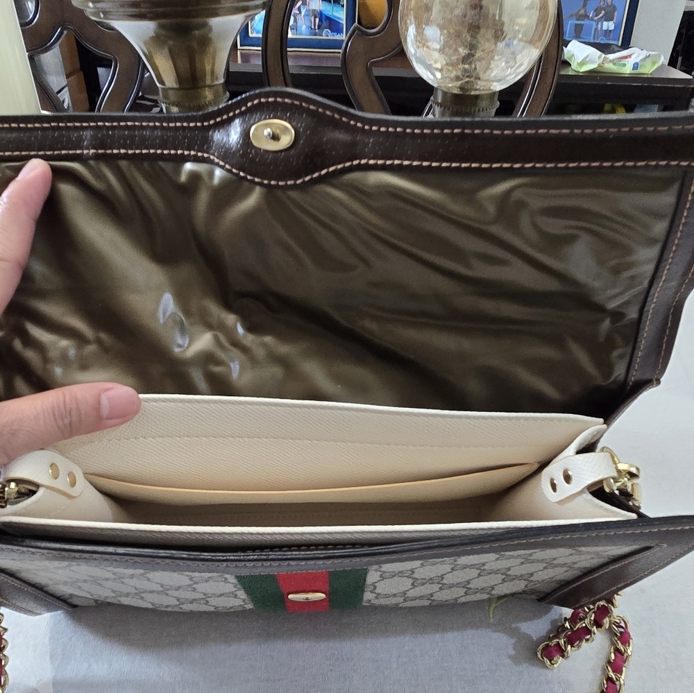Gucci Beige and Brown Logo Clutch with Red and Green Stripe. - Picture 9 of 10